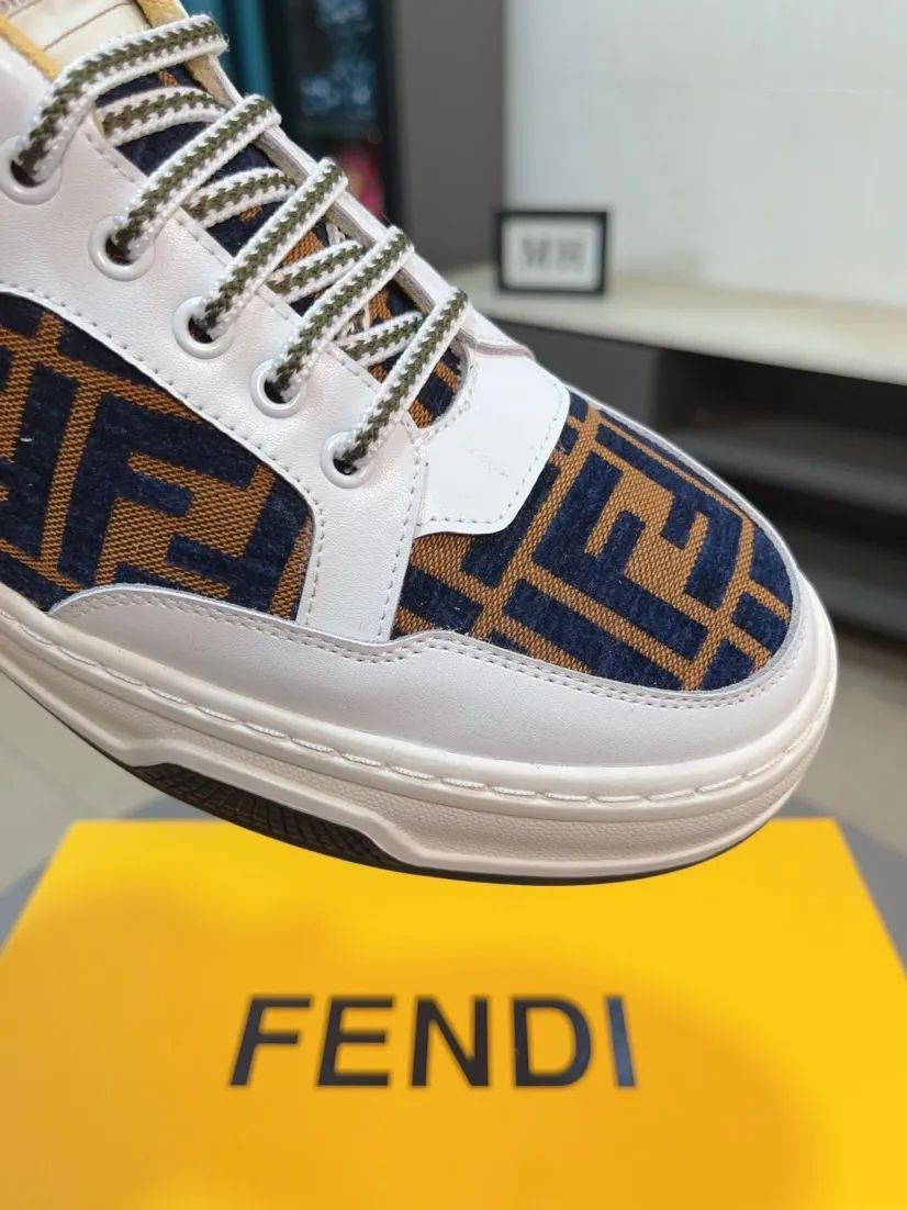 Men's shoes 💰400🌹🌹[FENDI] Fendi's classic and comfortable men's shoes, this complex sneaker is made of soft calfskin➕genuine leather lining➕original ultra-light rubber material with rough outsole. This unique light style is suitable for the casual and refined sensibility of this season. It is comfortable and natural on the feet. It is an everyday style for casual travel in autumn and winter! 38/44